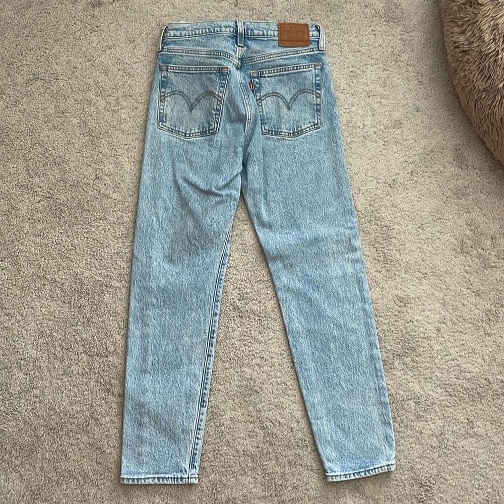 Levis - Picture 4 of 5